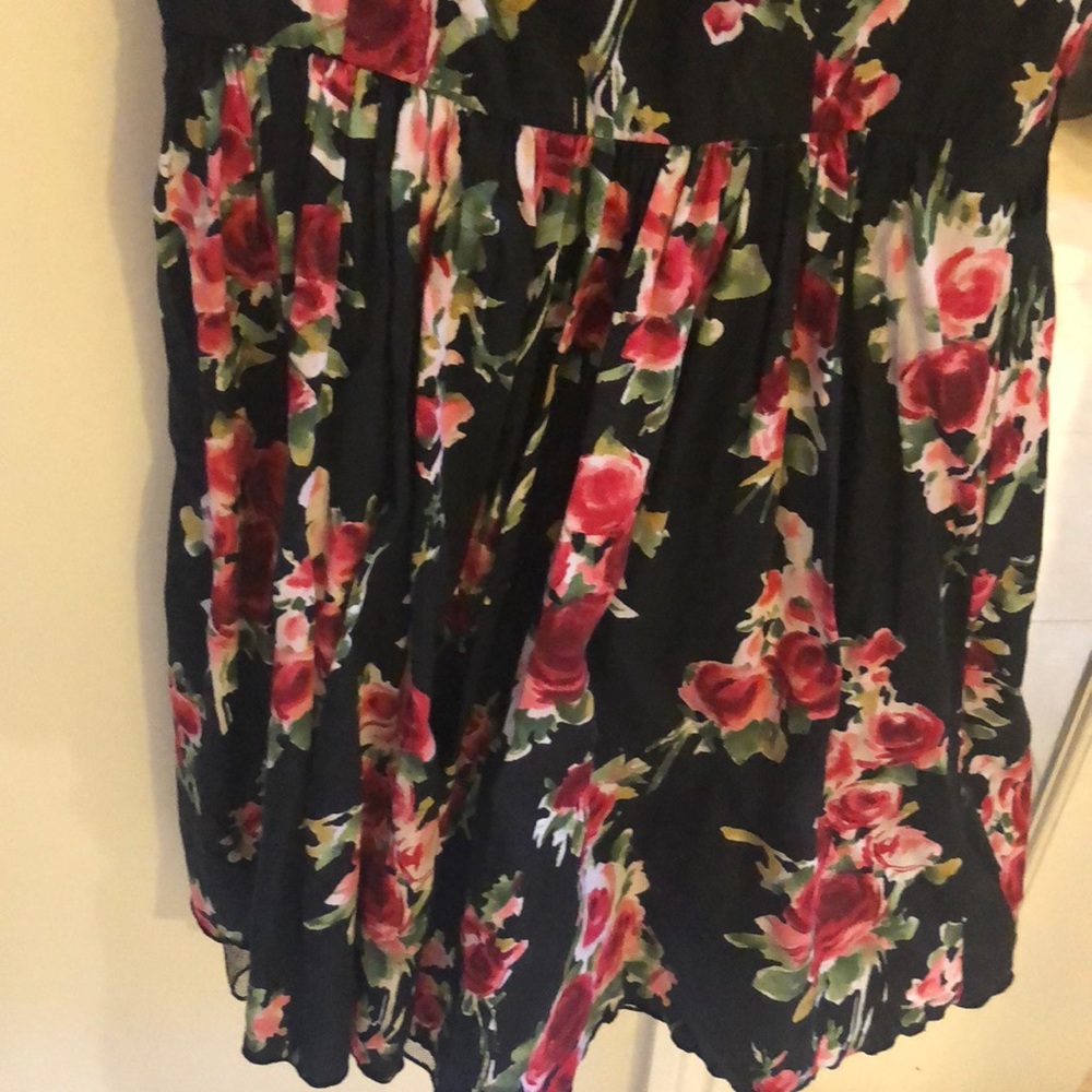Speechless - floral and fitted top, flounce skirt - Picture 4 of 5